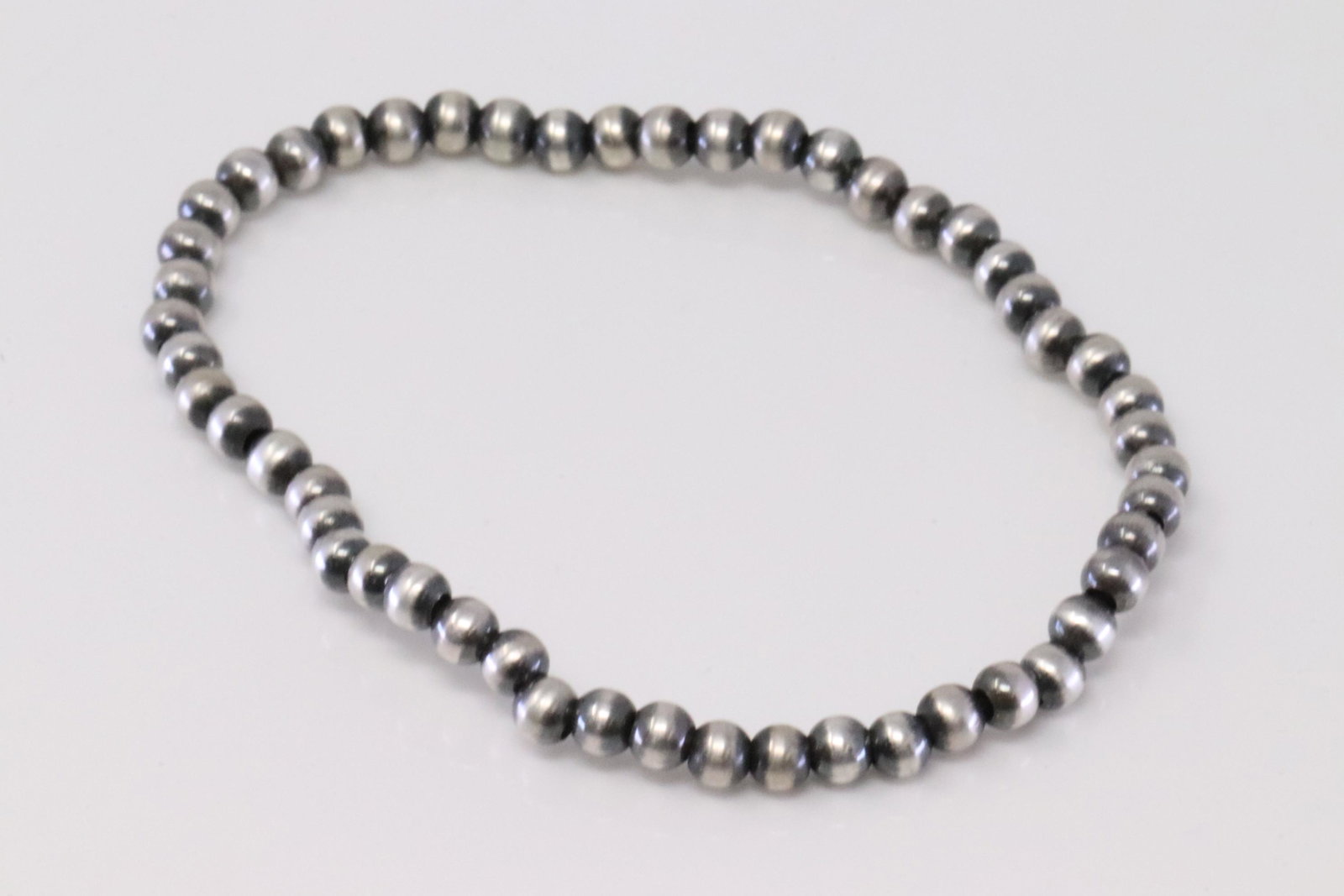 Native America Navajo Handmade Sterling Silver Pearl Beaded Strecth Bracelet.: This is a Native America Navajo Handmade Sterling Silver Pearl Beaded Strecth Bracelet.