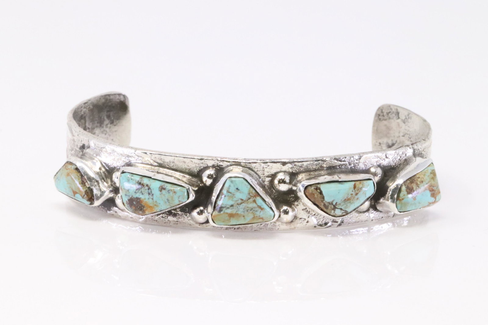 Native America Zuni Handmade Sterling Silver Turquoise Bracelet By Jude Candelaria.: This is a Native America Zuni Handmade Sterling Silver Turquoise Bracelet By Jude Candelaria.