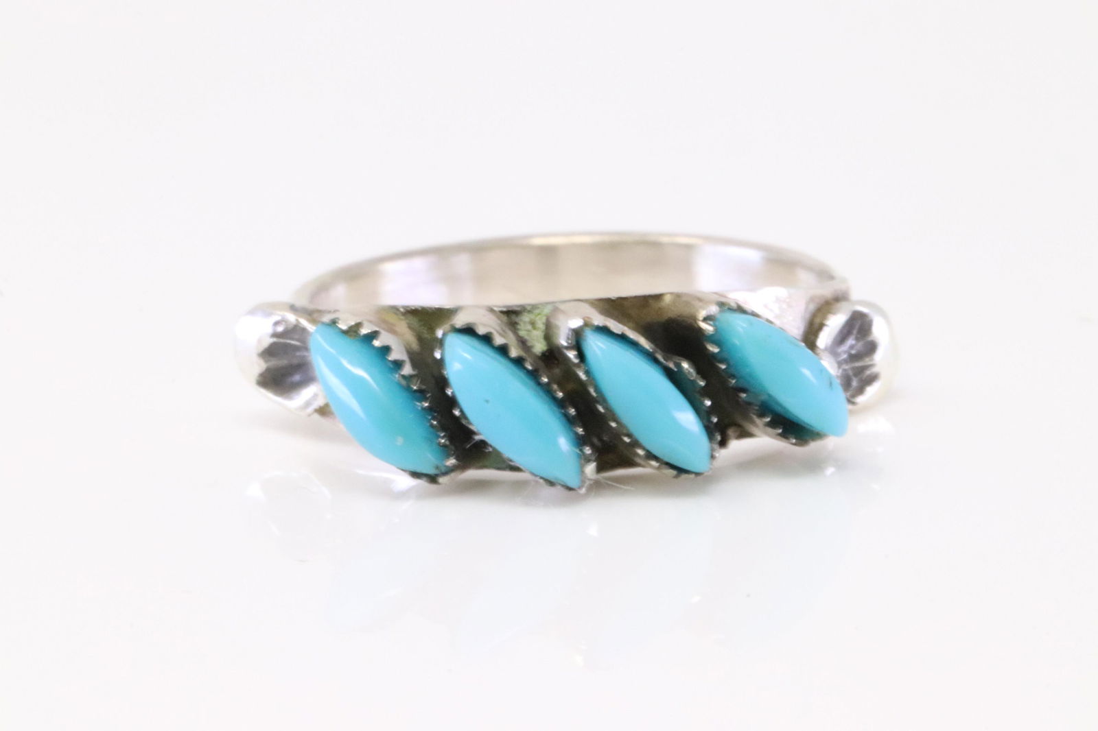 Native America Zuni Handmade Sterling Silver Turquoise Ring. (1 of 4)