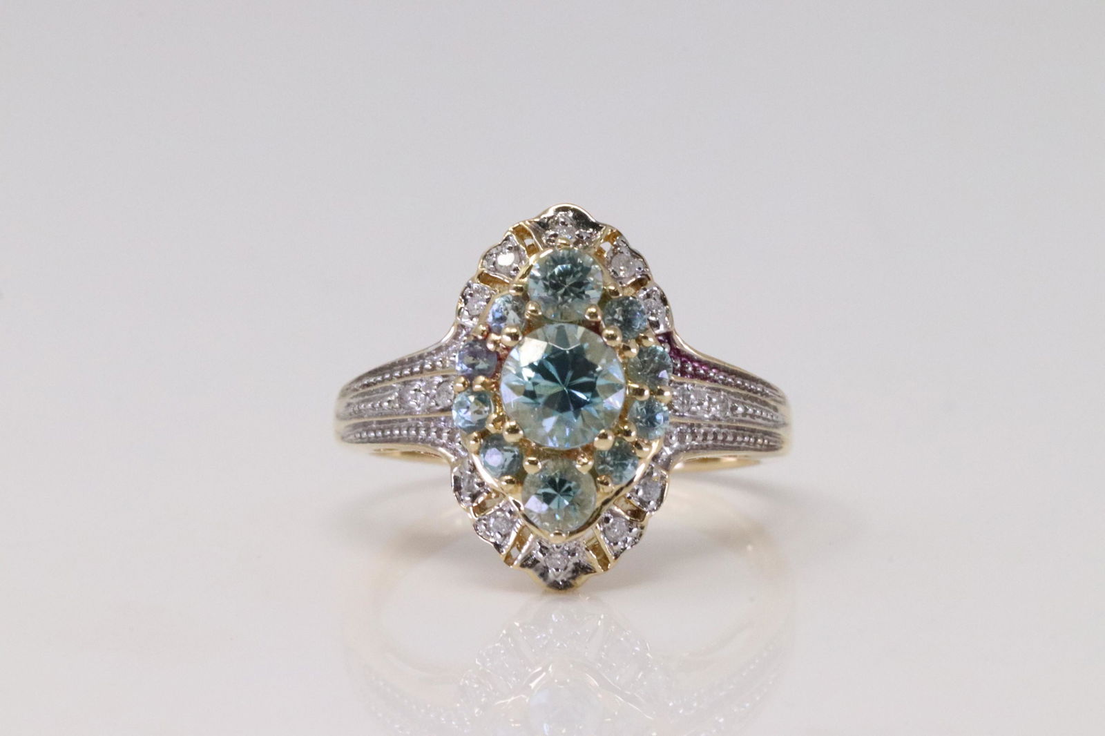 14Kt Yellow Gold Aquamarine / Diamond Ring. (1 of 4)