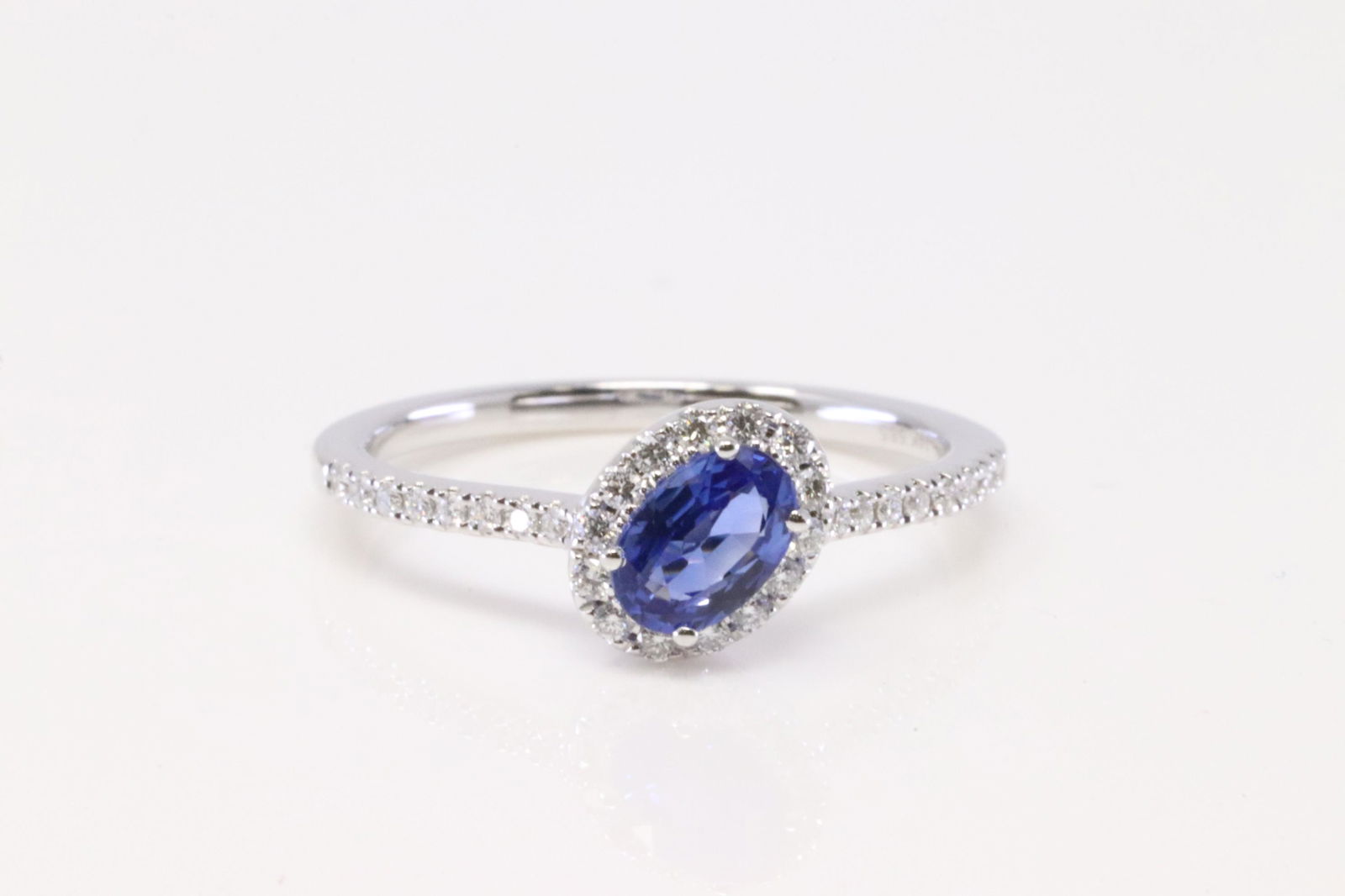 14Kt White Gold Sapphire / Diamond Ring. (1 of 4)