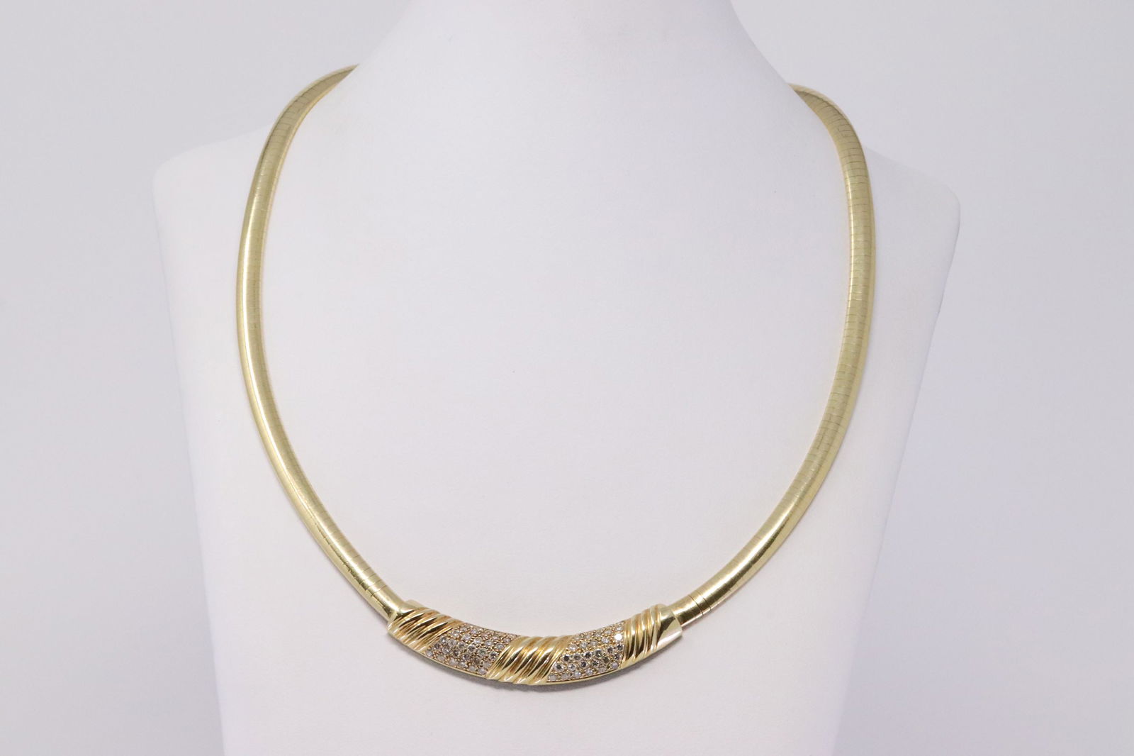 14Kt Yellow Gold Diamonds Necklace. (1 of 4)