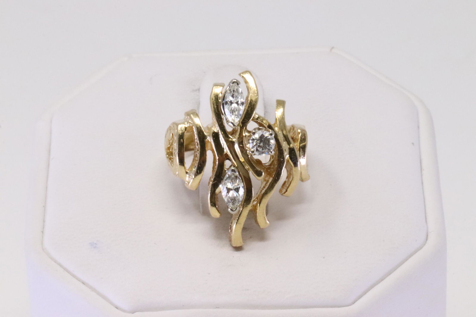 Vintage Diamond Ring 14Kt. (1 of 4)