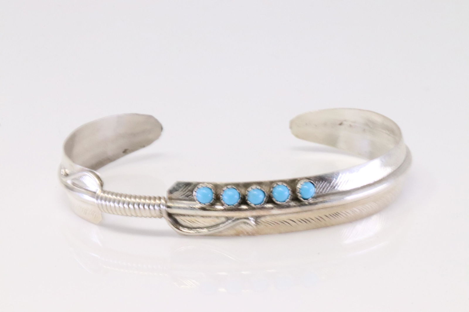Native America Navajo Handmade Sterling Silver Turquoise Feather Cuff Bracelet. (1 of 4)