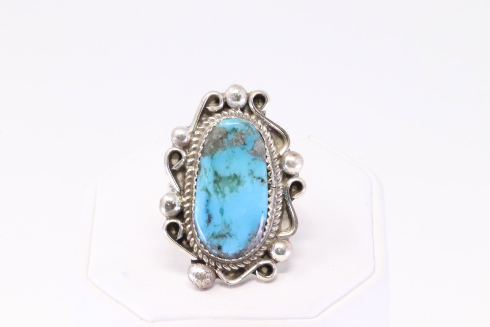 Native America Navajo Handmade Sterling Silver Turquoise Ring By Leslie Nez.: This is a Native America Navajo Handmade Sterling Silver Turquoise Ring By Leslie Nez. Ring size: 8.25.