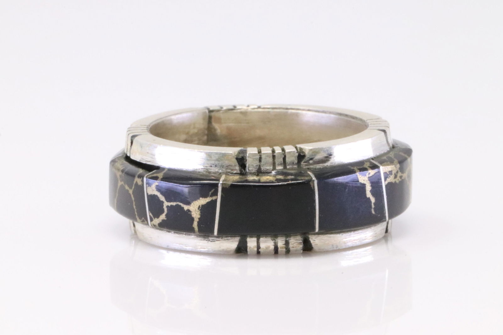 Native America Navajo Handmade Sterling Silver Black Onyx Inlay Ring. (1 of 4)