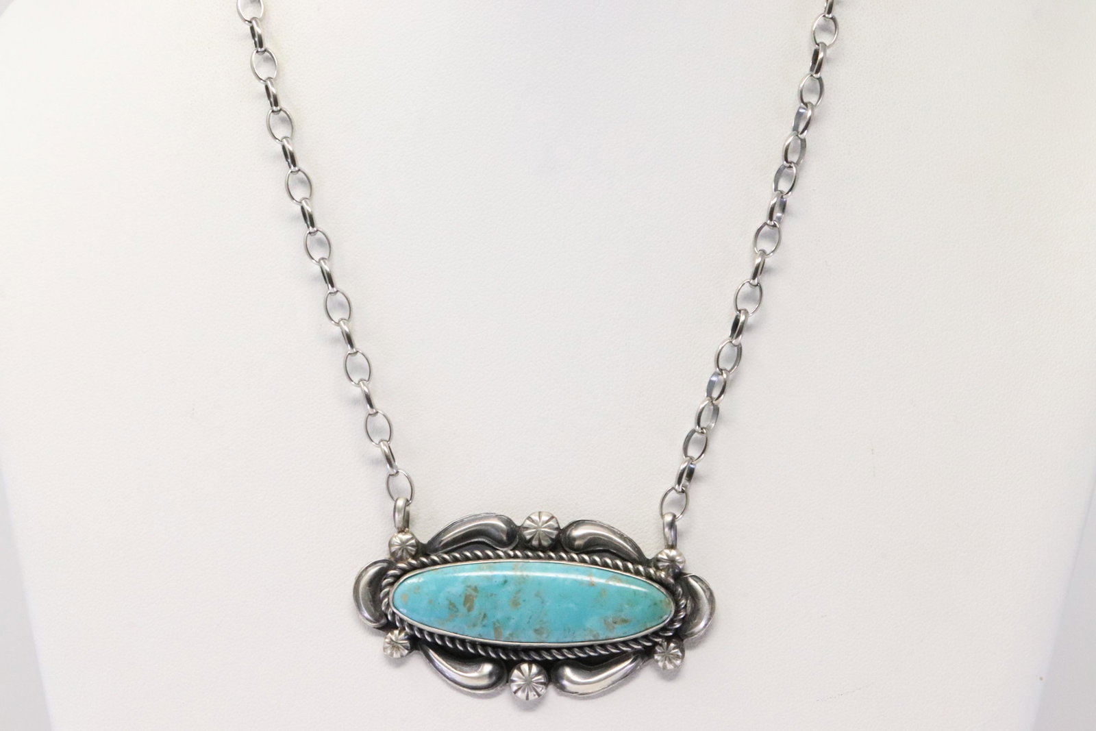Native America Navajo Handmade Sterling Silver Kingman Turquoise Necklace Jeff James Jr.: This is a Native America Navajo Handmade Sterling Silver Kingman Turquoise Necklace Jeff James Jr. Necklace length: 18.00"