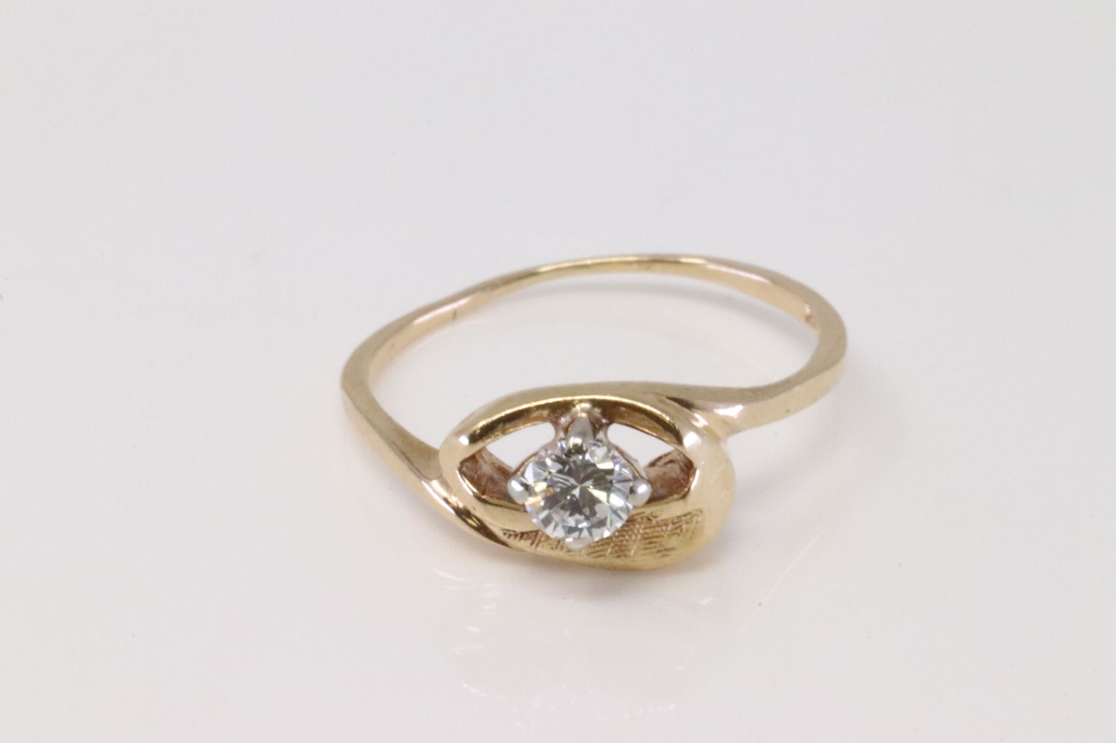 14Kt Vintage Solitare Ring (1 of 4)
