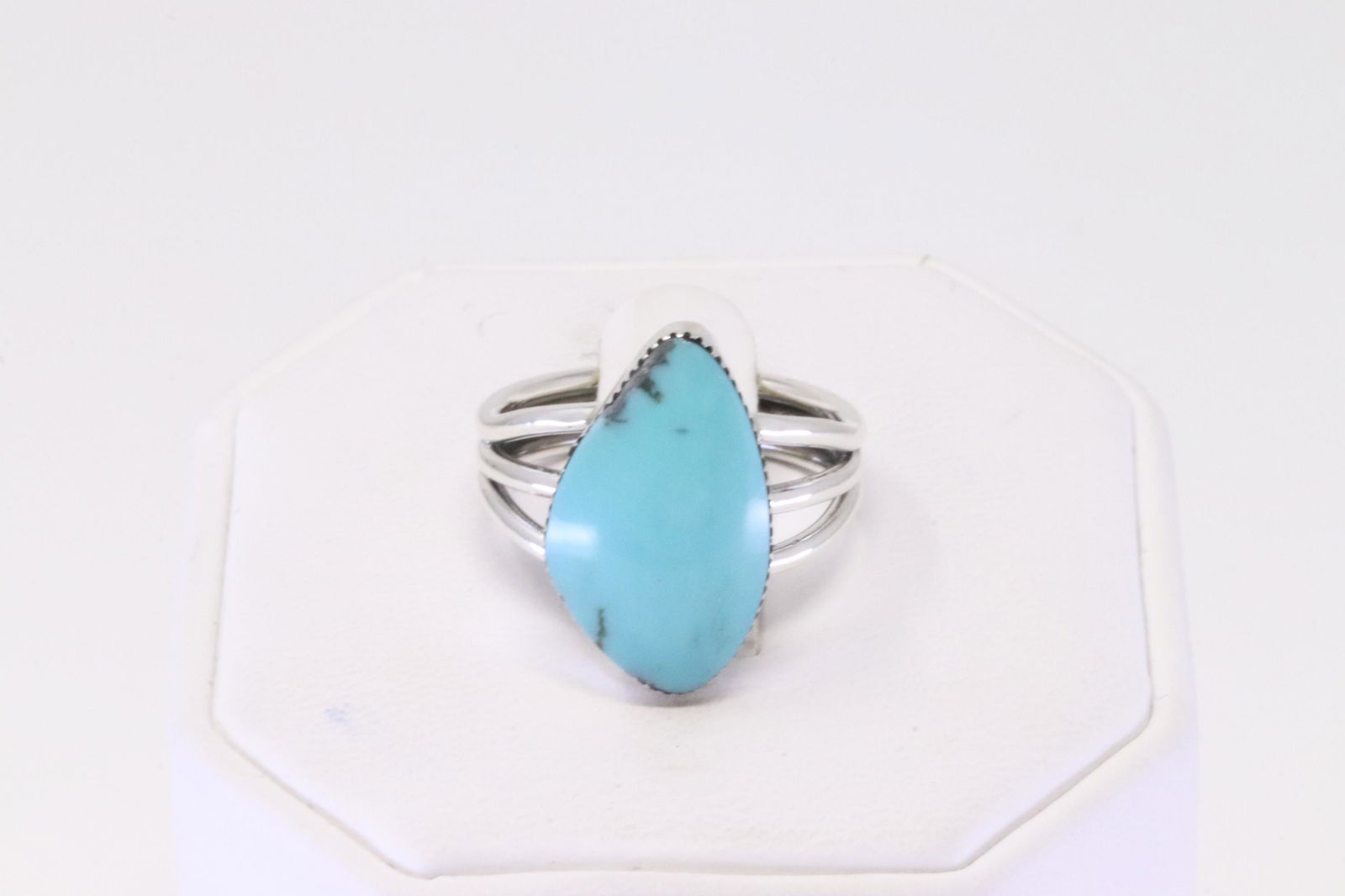 Native America Navajo Handmade Sterling Silver Turquoise Ring By Mike Smith.: This is a Native America Navajo Handmade Sterling Silver Turquoise Ring By Mike Smith. Ring size: 8.00.