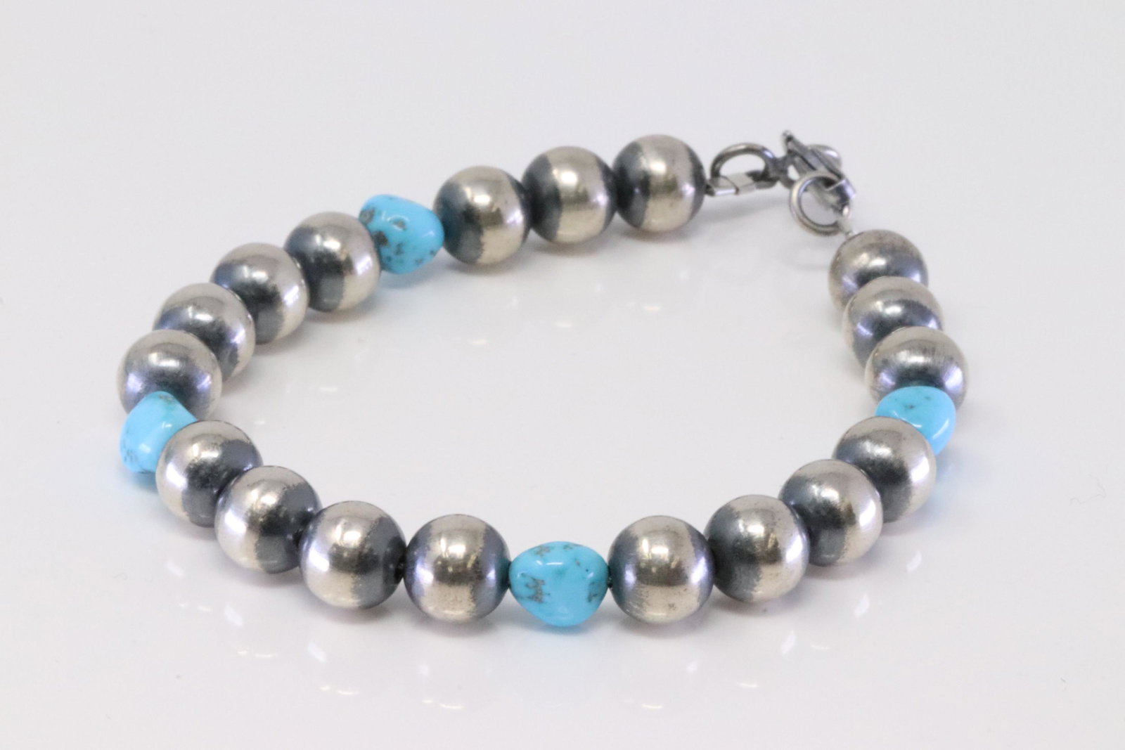 Native America Navajo Handmade Sterling Silver Turquoise / Pearl Beaded Bracelet.: This is a Native America Navajo Handmade Sterling Silver Turquoise / Pearl Beaded Bracelet. Bracelet length: 7.00"