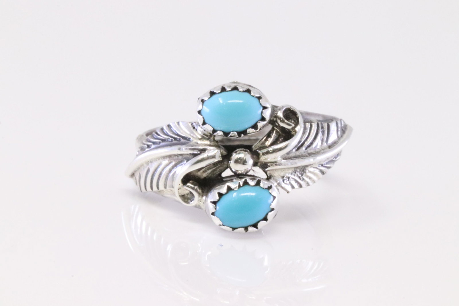 Native America Navajo Handmade Sterling Silver Turquoise Ring By harry B.Yazzie.: This is a Native America Navajo Handmade Sterling Silver Turquoise Ring By harry B.Yazzie. Ring size: 7.25.