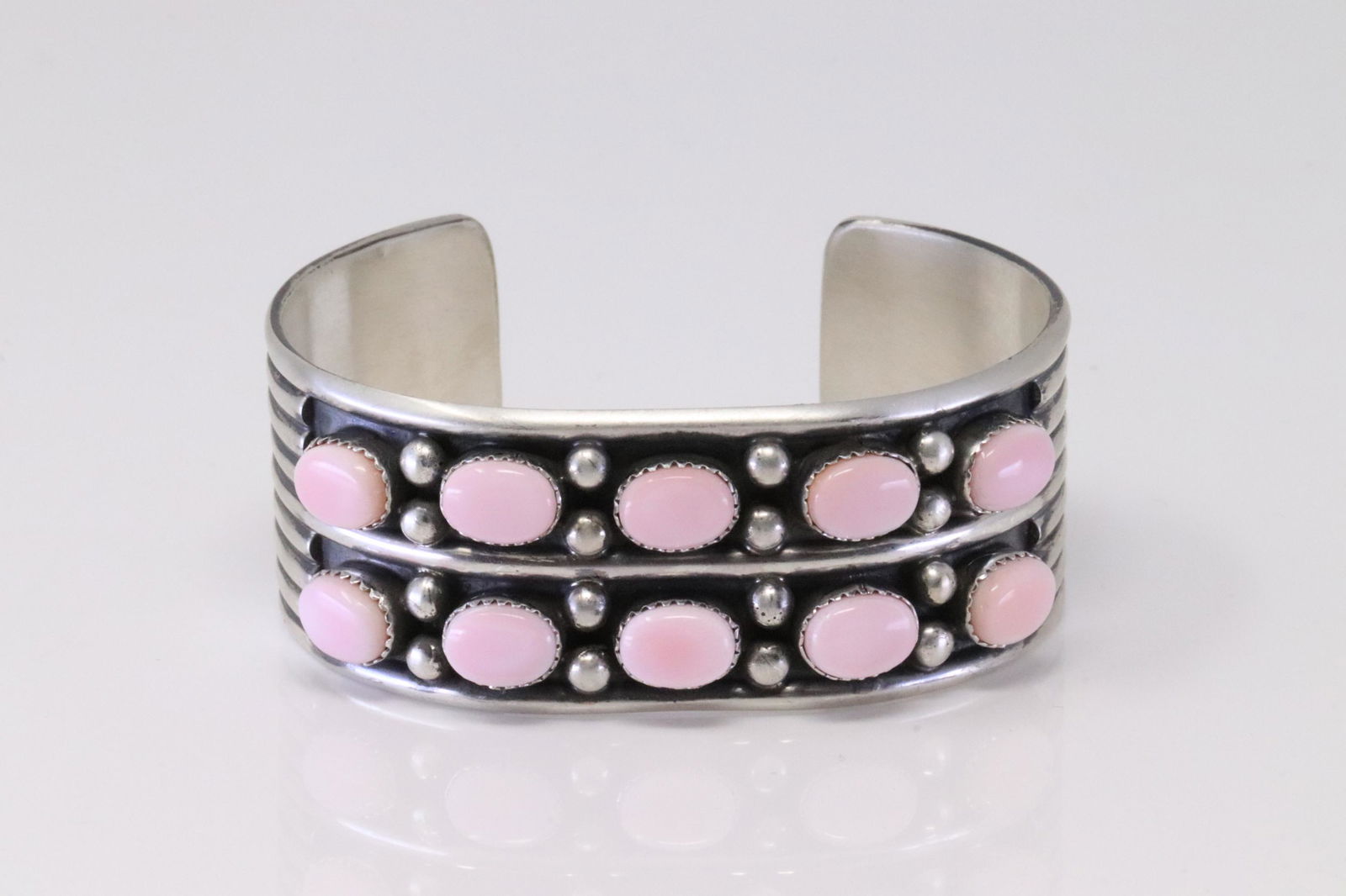 Native America Navajo Handmade Sterling Silver Pink Shell Concho Bracelet By Paul Largo. (0040