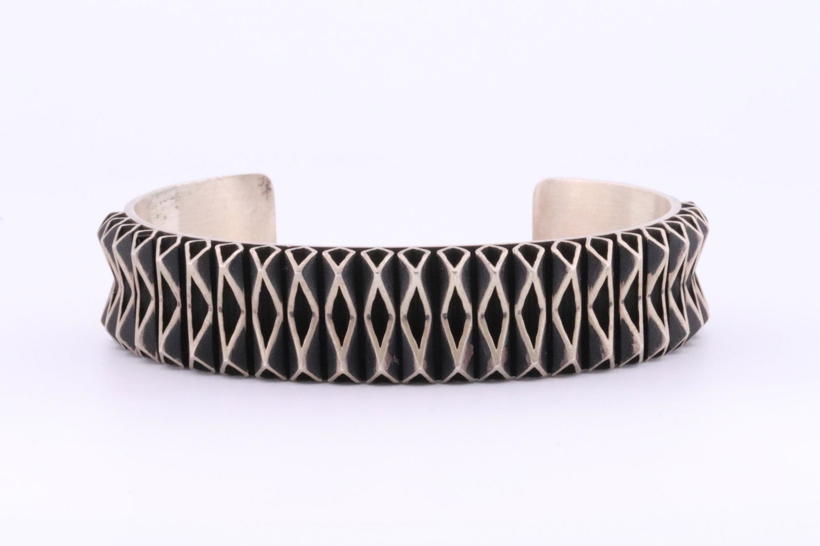 Native America Navajo Handmade Sterling Silver Solid Cuff Bracelet By L.Tahe. (1 of 4)