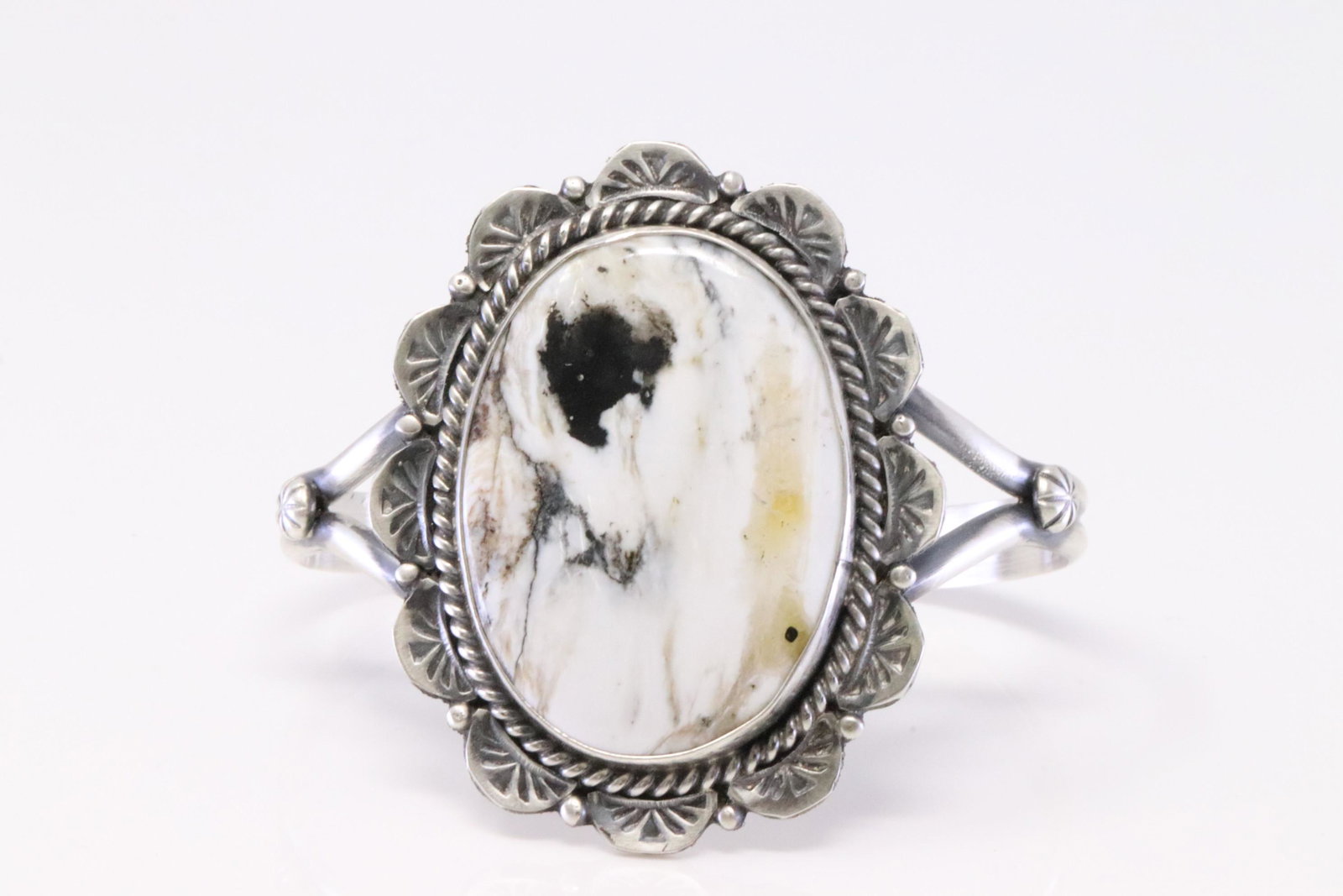 Native America Handmade Navajo Sterling Silver White Buffalo Bracelet By Jeff James Jr.: This is a Native America Handmade Navajo Sterling Silver White Buffalo Bracelet By Jeff James Jr.