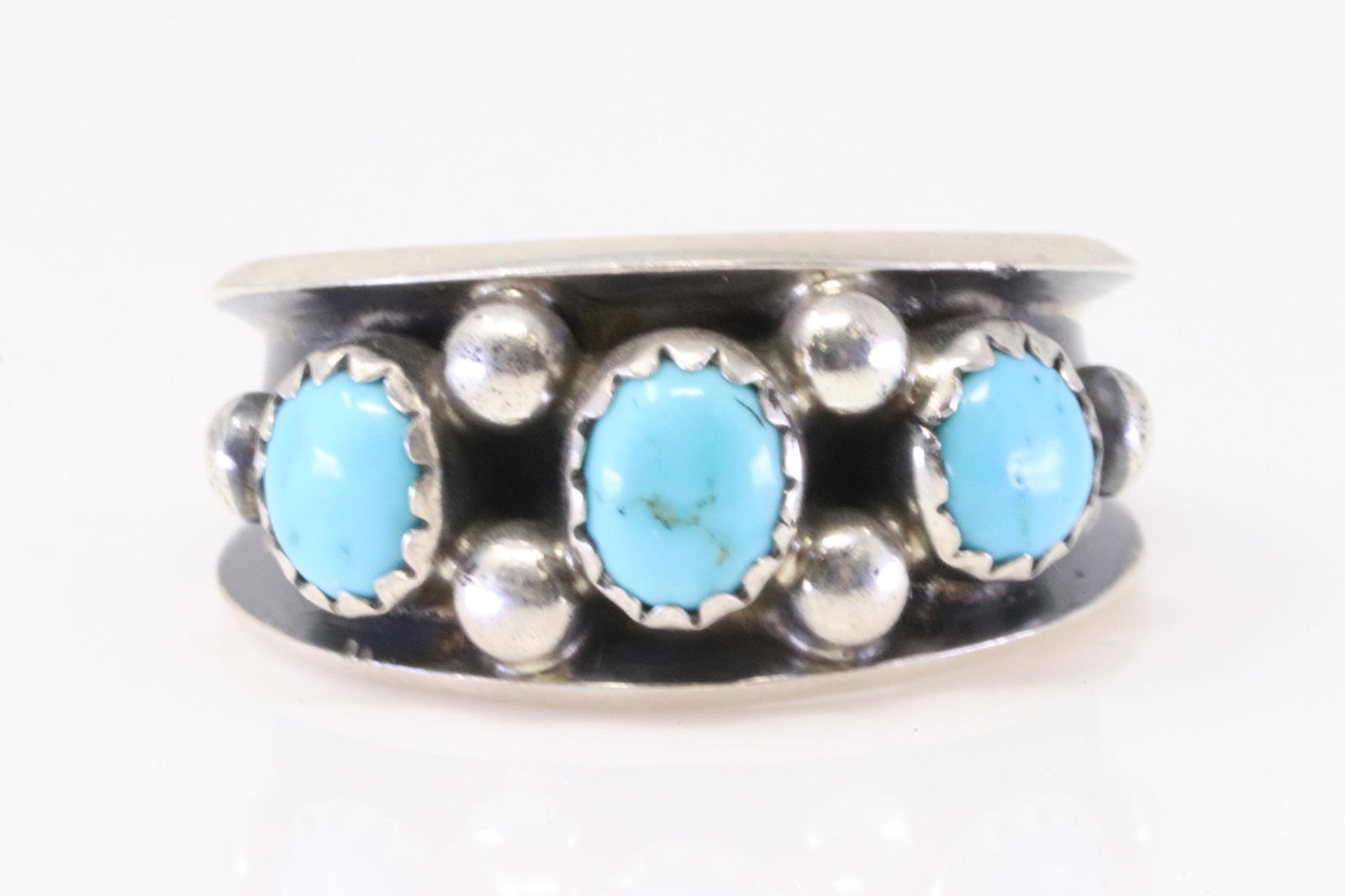 Native America Navajo Handmade Sterling Silver Turquoise Ring. (1 of 4)