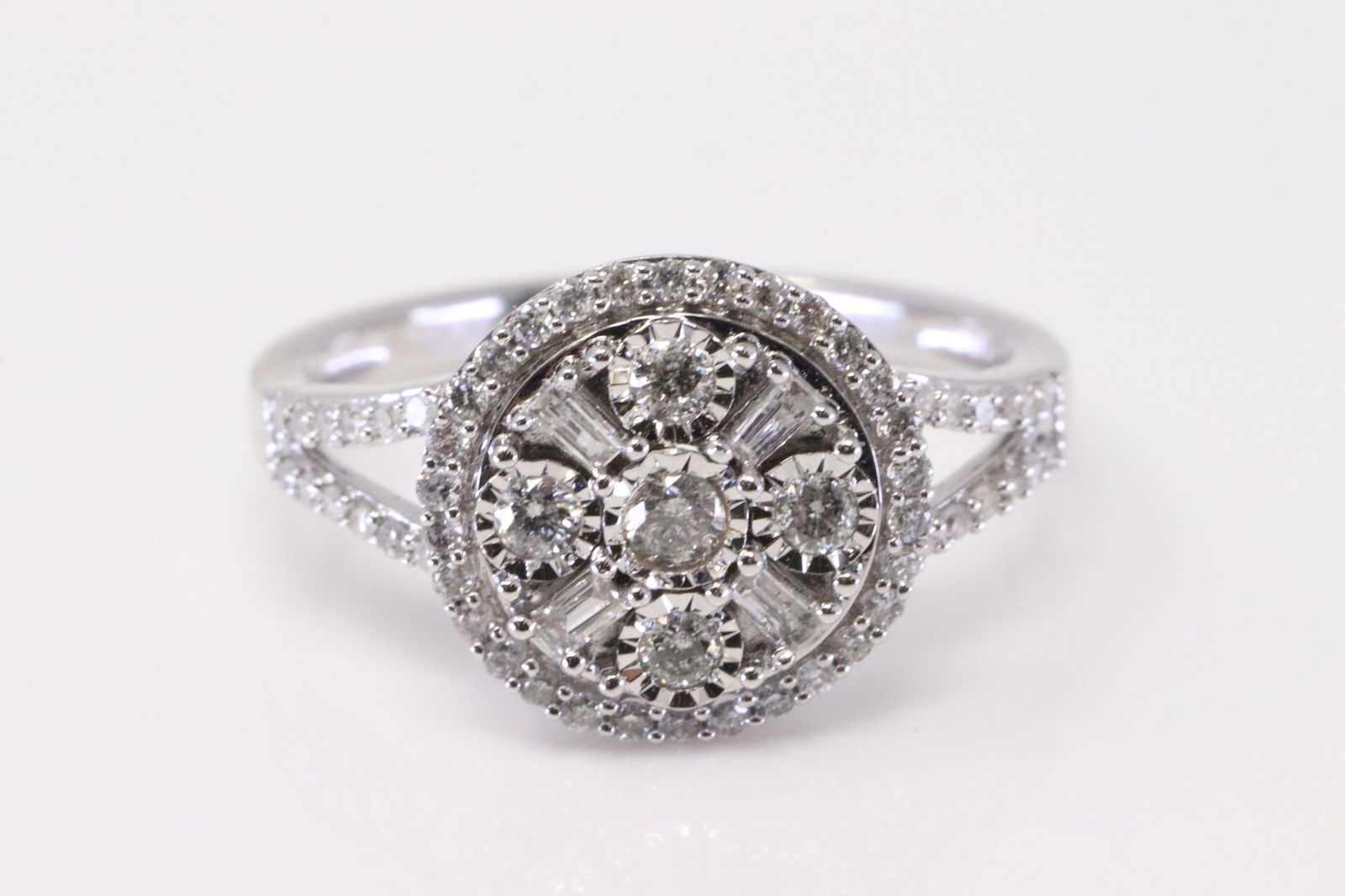 10Kt White Gold Diamond Ring. (1 of 4)
