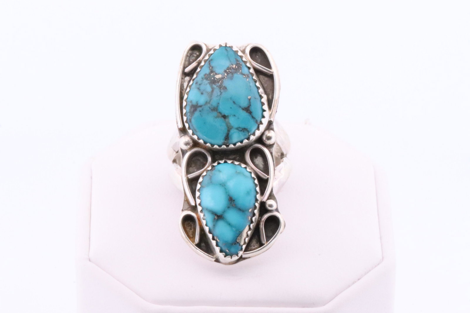 Native American Navajo Handmade Sterling Silver Turquoise Ring By Rena Shelly.: This is a ative American Navajo Handmade Sterling Silver Turquoise Ring By Rena Shelly. Ring size: 7.25. Total weight: 16.4 Grams.