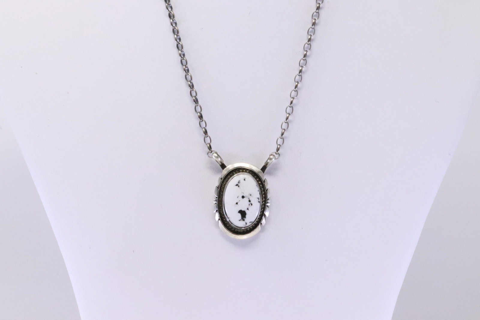 Native America Navajo Handmade Sterling Silver White Stone Necklace By Alfred Martinez.: This is a Native America Navajo Handmade Sterling Silver White Stone Necklace By Alfred Martinez. Necklace length: 16.00"