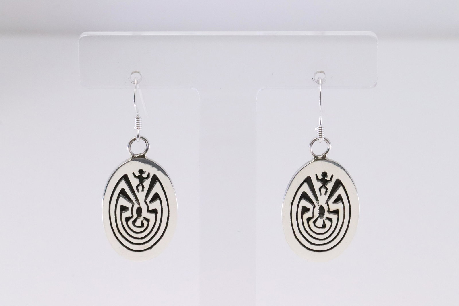 Native America Navajo Handmade Sterling Silver Stamped Dangling Earring's By Calvin Peterson.: This is a Native America Navajo Handmade Sterling Silver Stamped Dangling Earring's By Calvin Peterson.
