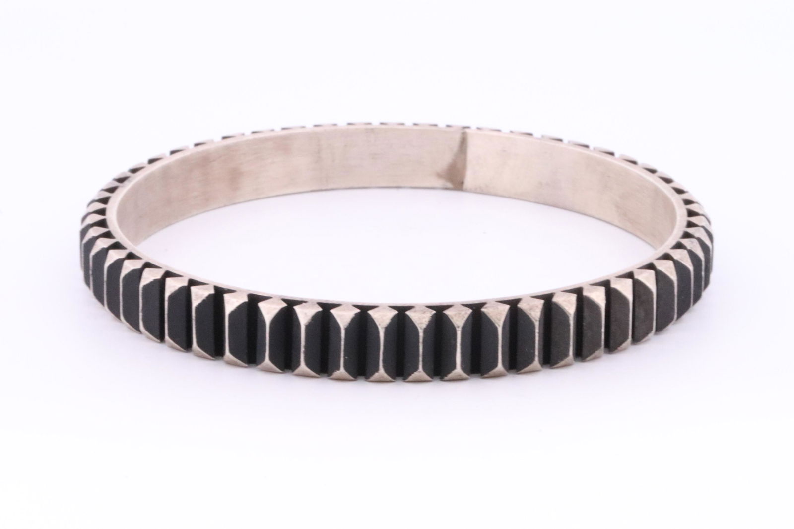 Native America Navajo Handmade Sterling Silver Solid Bracelet Cuff By L.Tahe. (1 of 4)