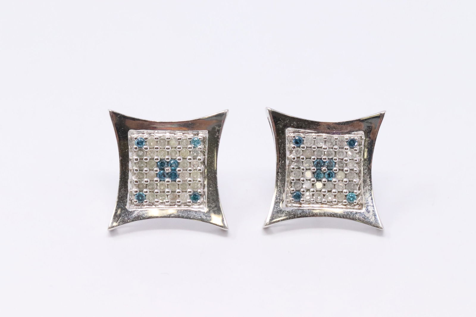 14Kt White Gold Diamond Earring's. (1 of 3)