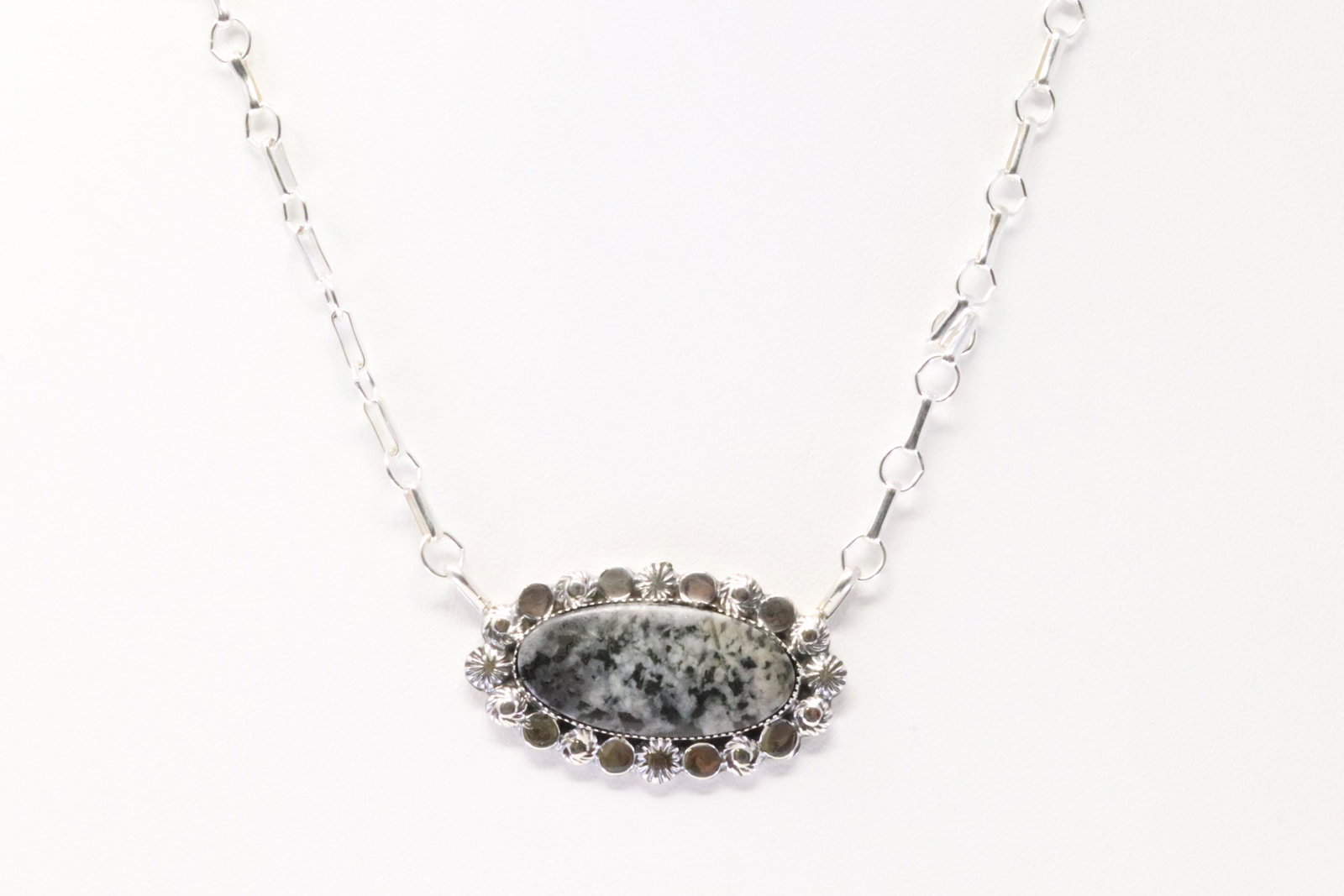 Native America Navajo Handmade Sterling Silver Grey Stone Necklace By Gregg Yazzie.: This is a Native America Navajo Handmade Sterling Silver Grey Stone Necklace By Gregg Yazzie. Necklace length: 16.00"