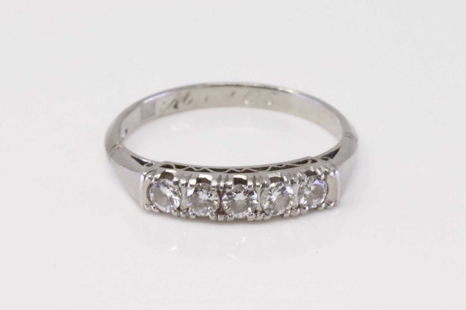 Vintage Diamond Ring 18Kt. (1 of 4)
