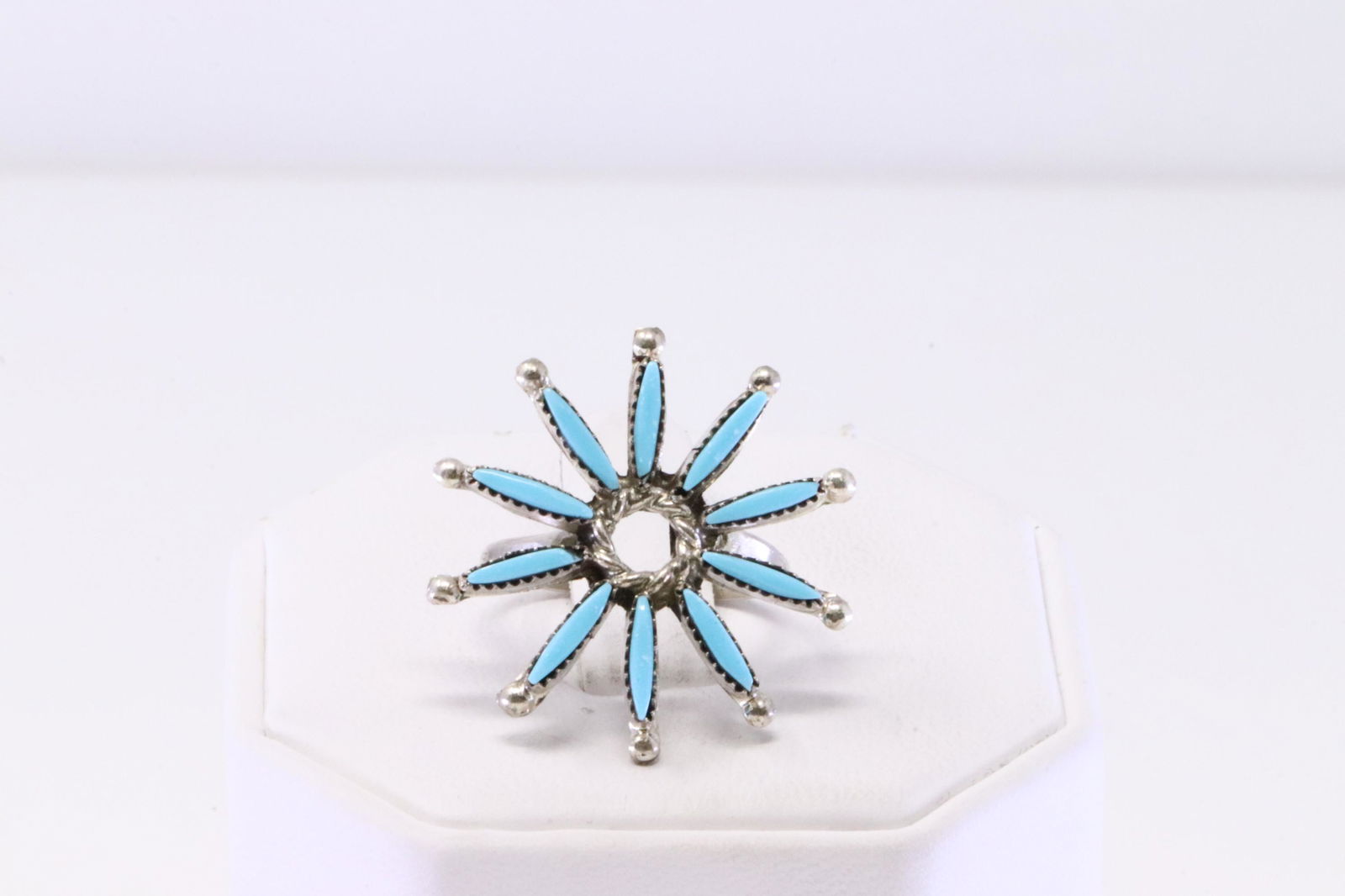 Native America Zuni Handmade Sterling Silver Turquoise Ring. (1 of 4)