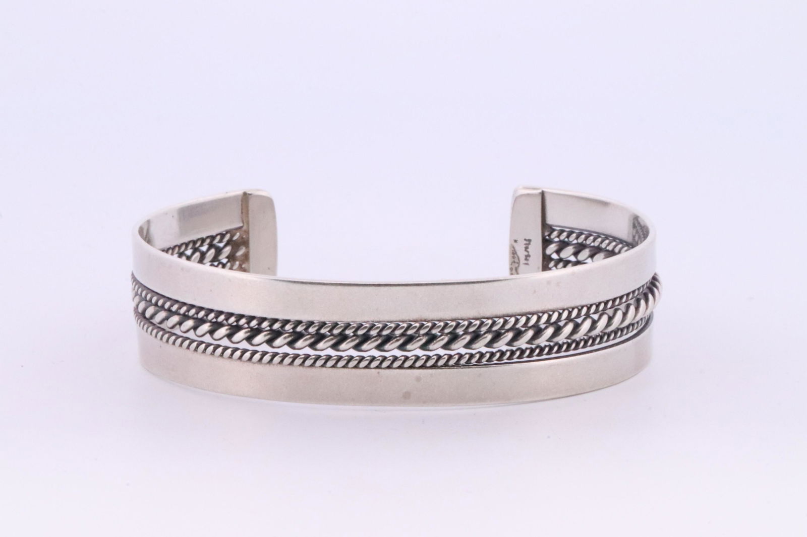 Native America Navajo Handmade Sterling Silver Solid Bracelet. (1 of 4)