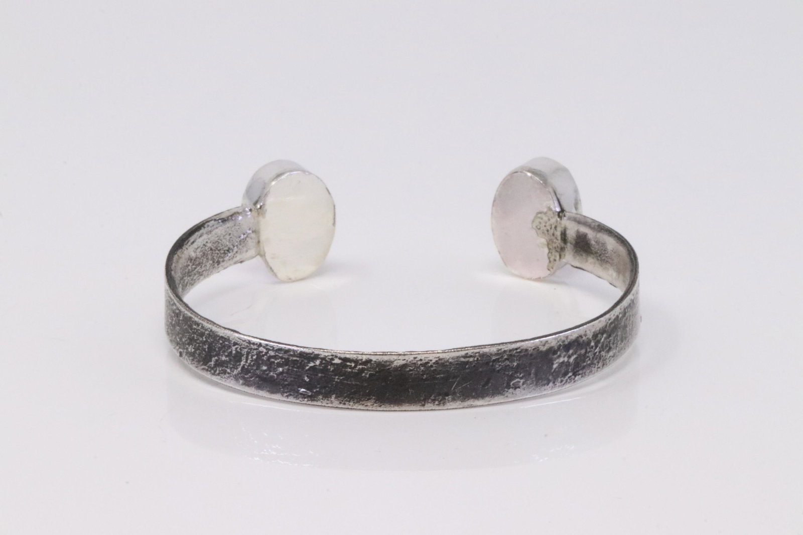 Native America Zuni Handmade Sterling Silver Pink Shell Concho Bracelet By Jude Candelaria.: This is a Native America Zuni Handmade Sterling Silver Pink Shell Concho Bracelet By Jude Candelaria.