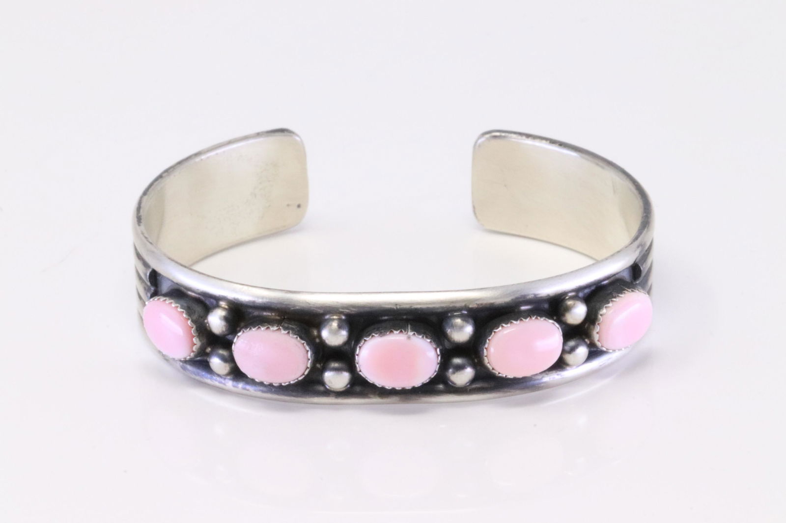 Native America Handmade Navajo Sterling Silver Pink Shell Concho Bracelet By Paul Largo. Mar