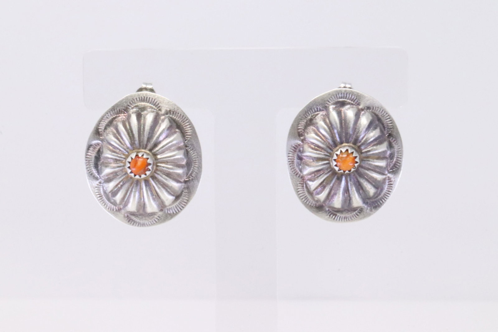 Native America Navajo Handmade Sterling Silver Spiny Oyster Post Earring's By Joan Begay.: This is a Native America Navajo Handmade Sterling Silver Spiny Oyster Post Earring's By Joan Begay.
