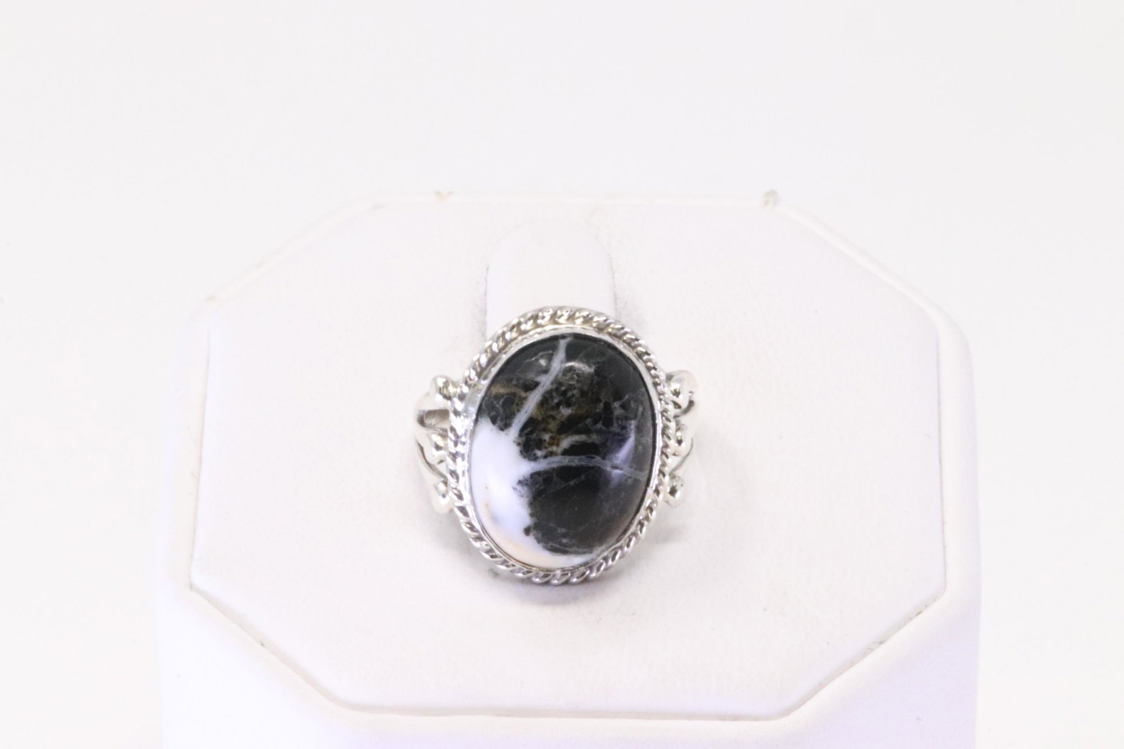 Native America Navajo Handmade Sterling Silver White Buffalo Ring By Grace Kenneth.: This is a Native America Navajo Handmade Sterling Silver White Buffalo Ring By Grace Kenneth. Ring size: 6.25.