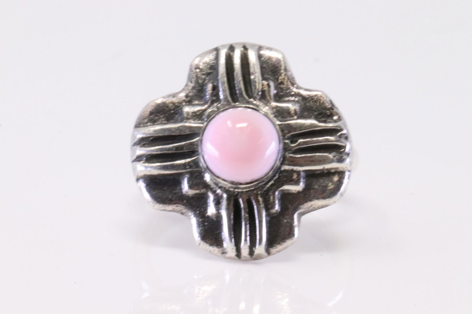Native America Navajo Handmade Sterling Silver Pink Shell Concho Cross Ring. (1 of 4)
