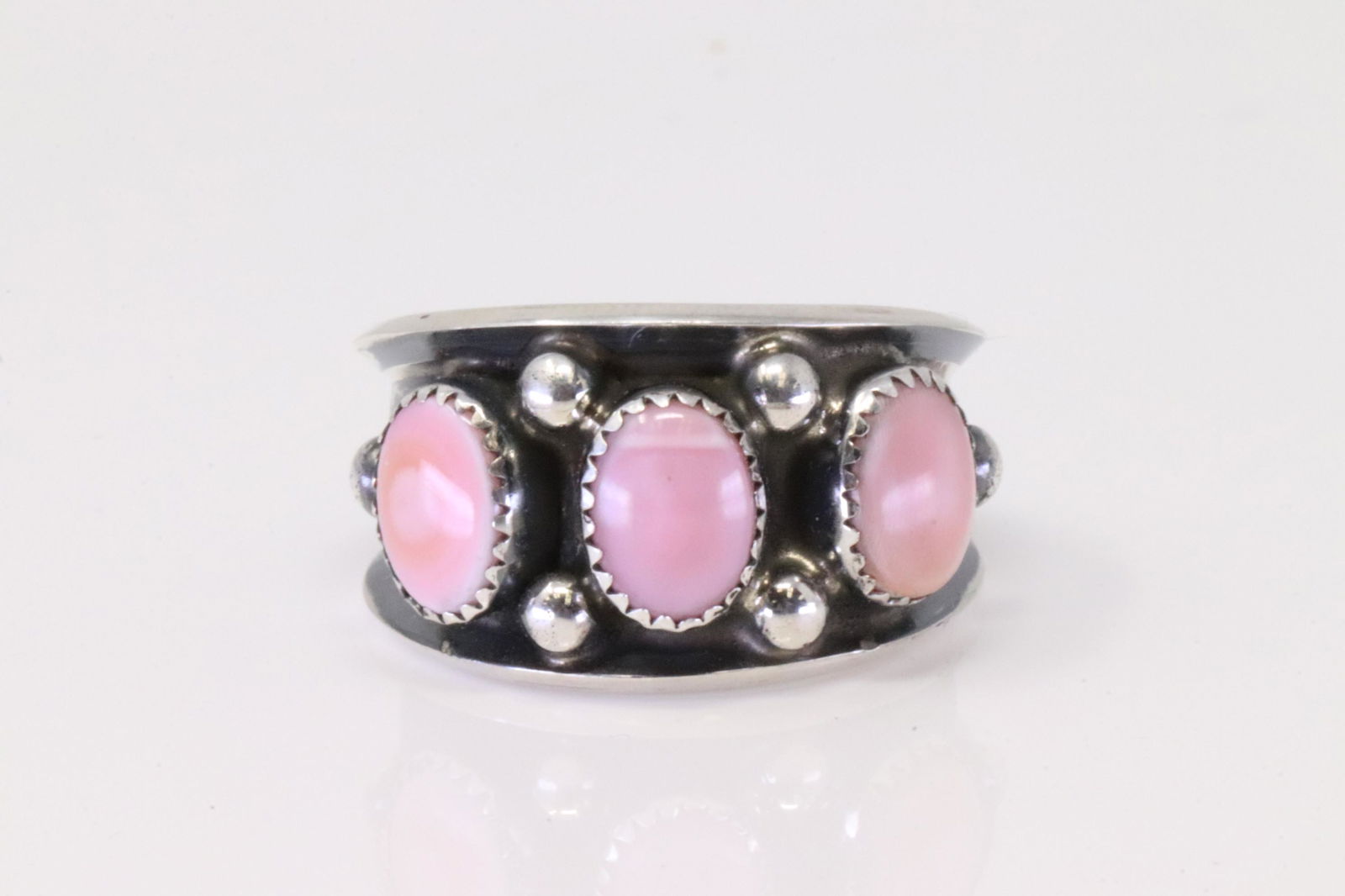 Native American Navajo Handmade Sterling Silver Pink Shell Concho Ring. (1 of 4)