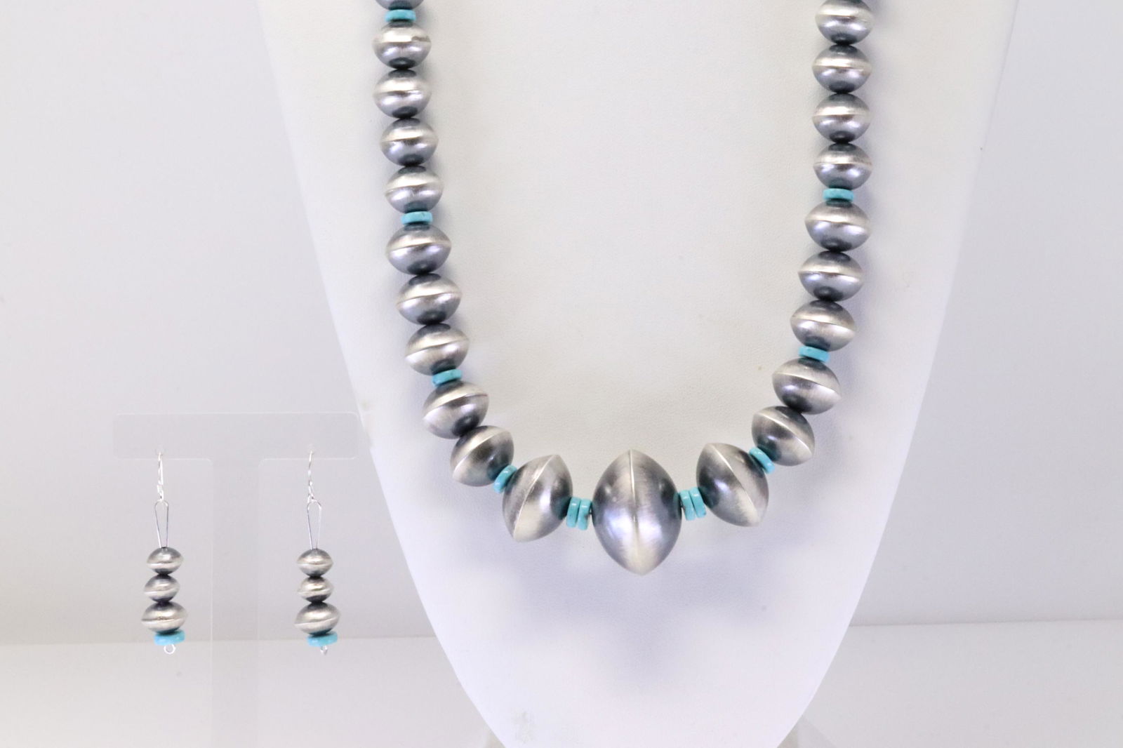 Native America Navajo Handmade Sterling Silver Turquoise / Beaded Necklace & Earring's Set. (1 of 5)