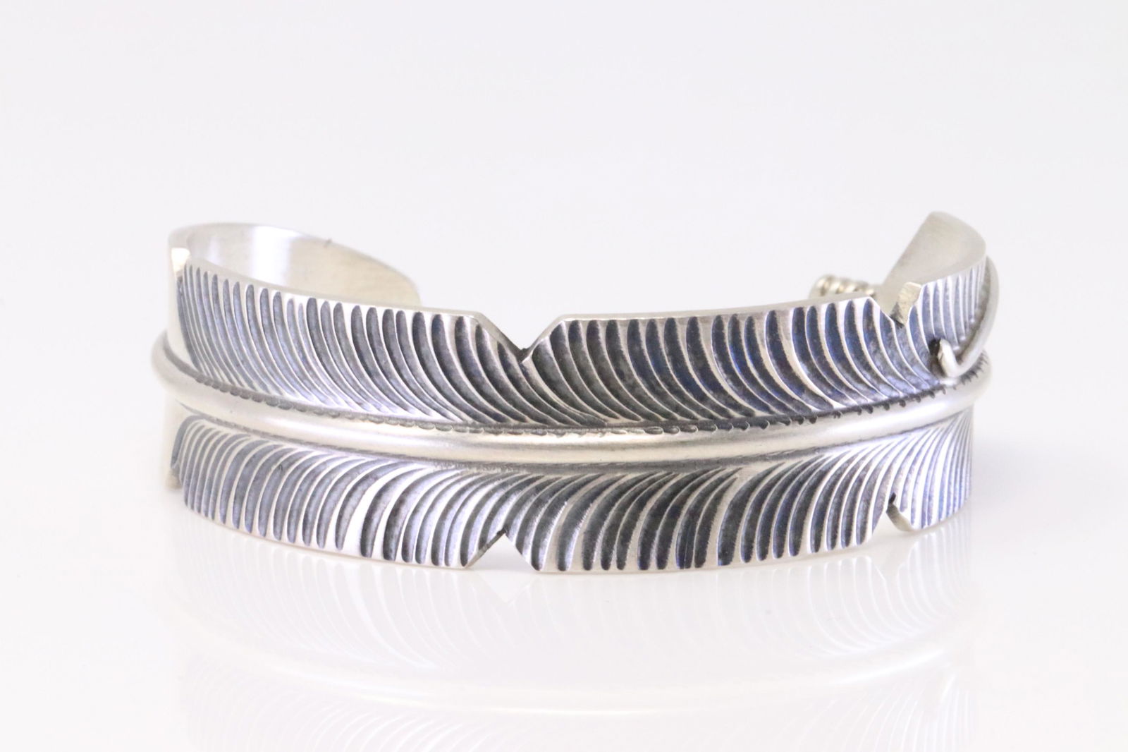 Native America Navajo Handmade Sterling Silver Feather Bracelet By Chris Charley. (1 of 4)