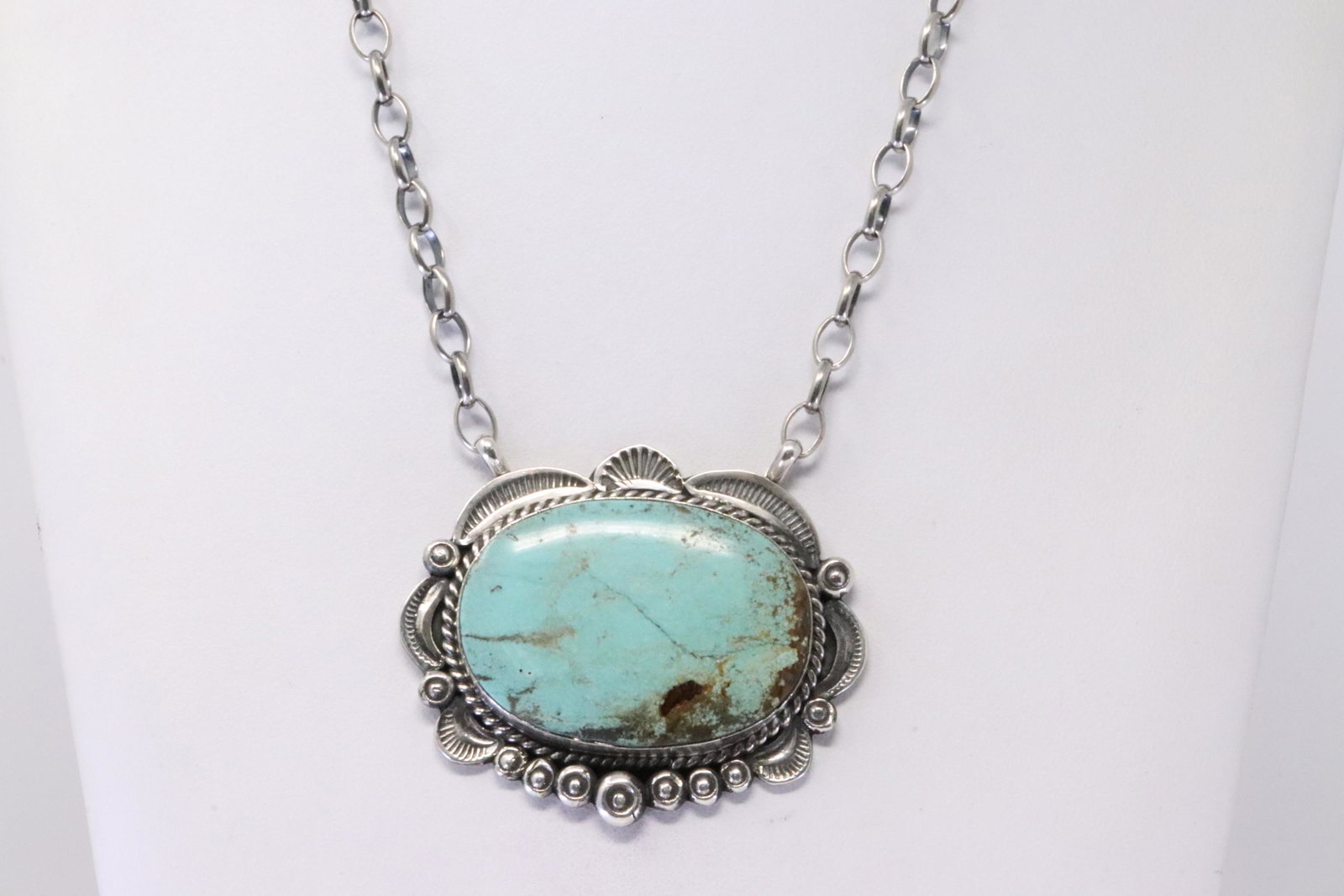 Native America Navajo Handmade Sterling Silver Number 8 Turquoise Necklace By Gilbert Tom.: This is a Native America Navajo Handmade Sterling Silver Number 8 Turquoise Necklace By Gilbert Tom. Necklace length: 16.00"