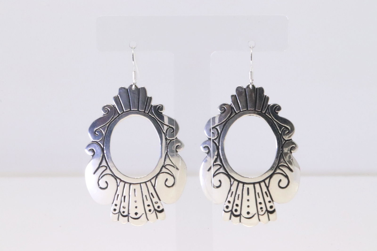 Native America Navajo Sterling Silver Dangling Earring's By T&R Singer. (1 of 4)