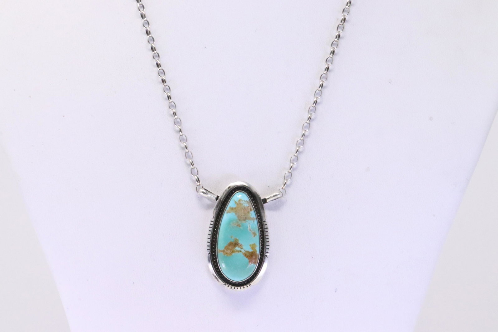 Native America Navajo Sterling Silver Kingman Turquoise Necklace By Alfred Martinez.: This is a Native America Navajo Sterling Silver Kingman Turquoise Necklace By Alfred Martinez. Necklace length: 16.00"