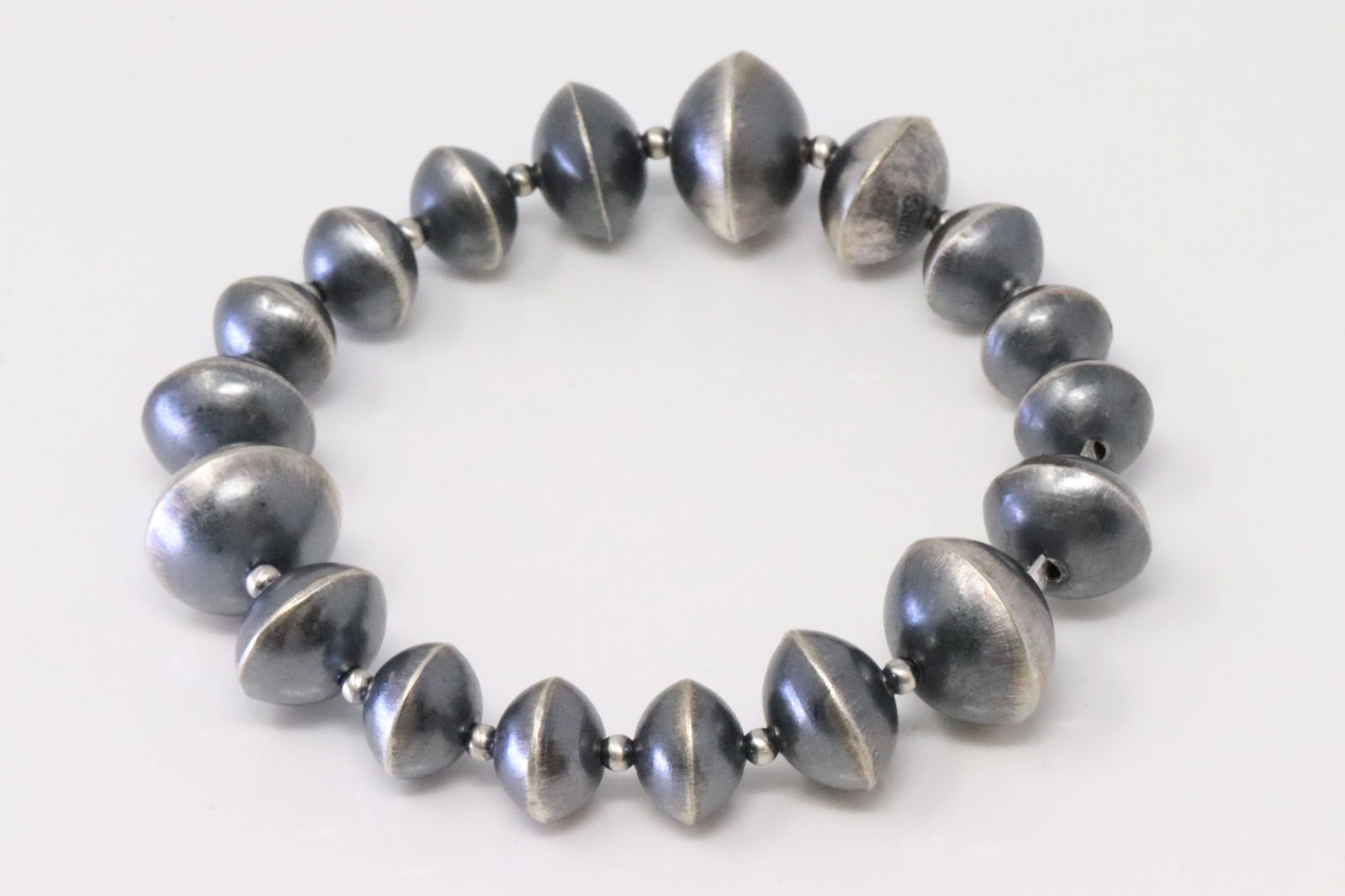 Native America Navajo Sterling Silver Peral Beaded Stretch Bracelet. (1 of 4)