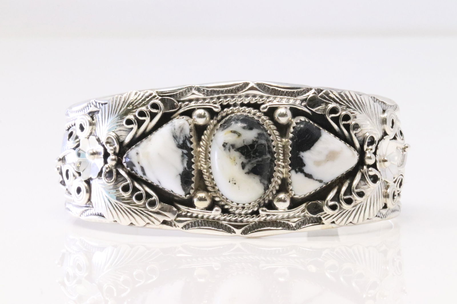 Native America Navajo Sterling Silver White Buffalo Bracelet Cuff By Davey Morgan. (1 of 4)