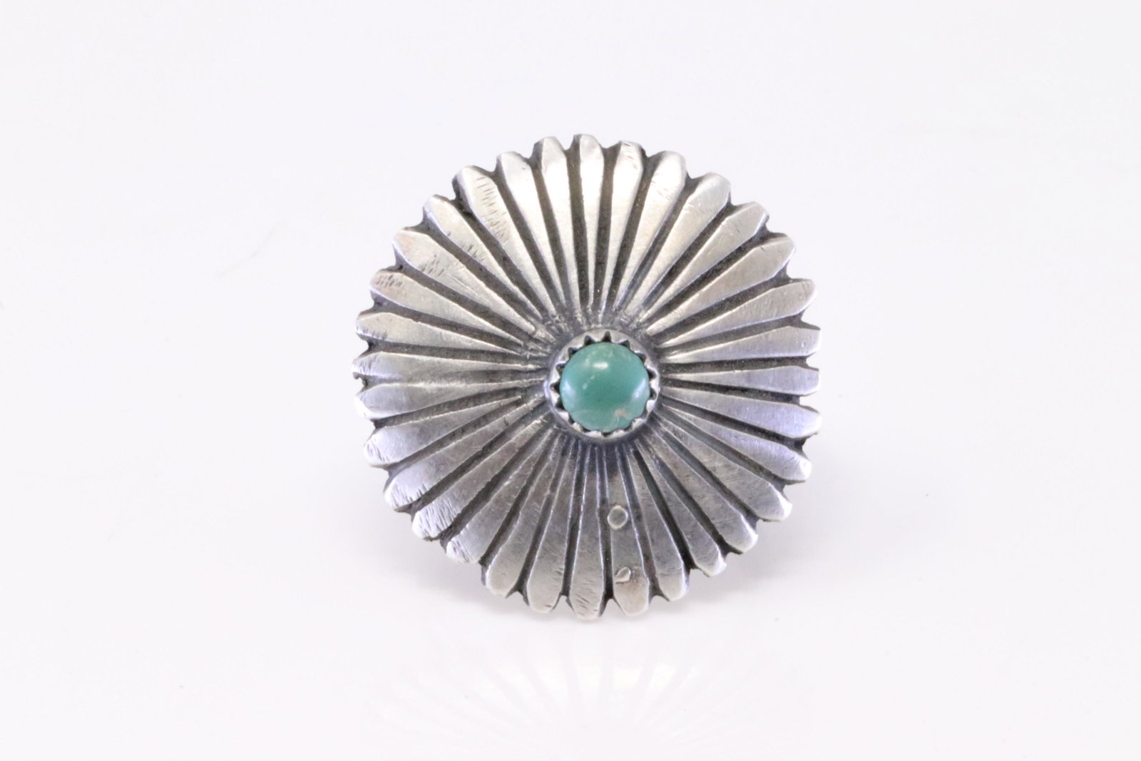 Native America Navajo Sterling Silver Turquoise Ring By Tom Dinetso.: This is a Native America Navajo Sterling Silver Turquoise Ring By Tom Dinetso. Ring size: 7.25.