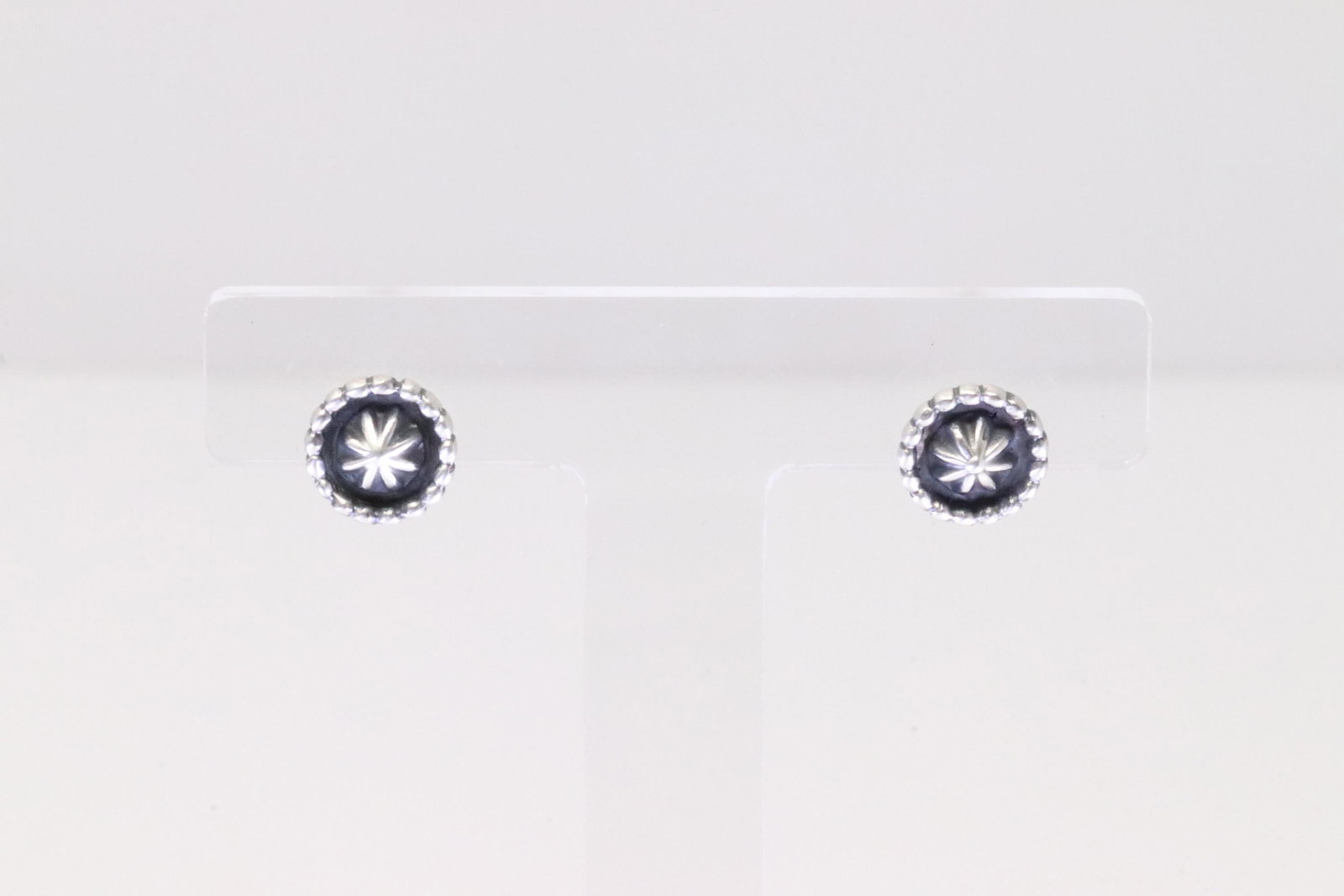 Native America Navajo Sterling Silver Post Earring's By Elta Larry.: This is a Native America Navajo Sterling Silver Post Earring's By Elta Larry.
