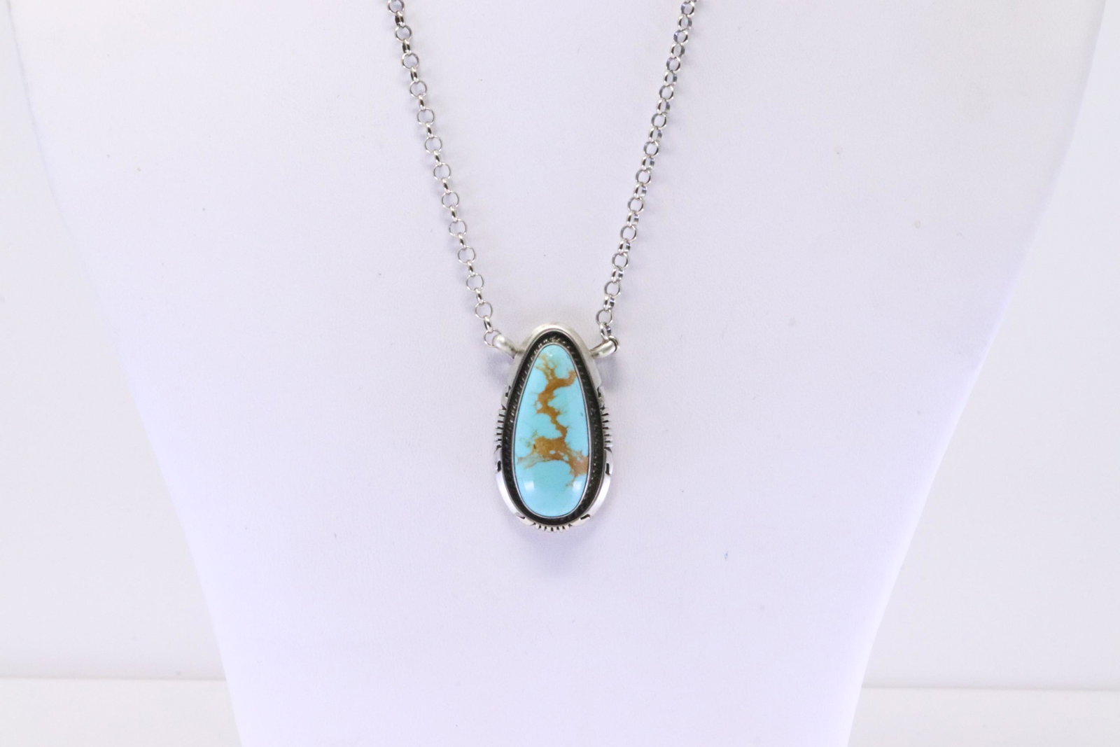 Native America Navajo Sterling Silver Kingman Turquoise Necklace By Alfred Martinez.: This is a Native America Navajo Sterling Silver Kingman Turquoise Necklace By Alfred Martinez. Necklace length: 16.00"