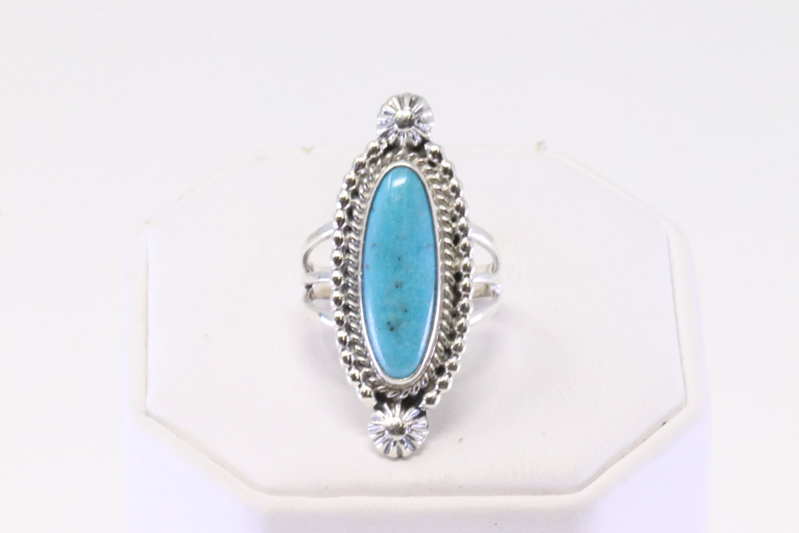 Native America Navajo Sterling Silver Turquoise Ring By Samuel Yellowhair.: This is a Native America Navajo Sterling Silver Turquoise Ring By Samuel Yellowhair. Ring size: 6.75.