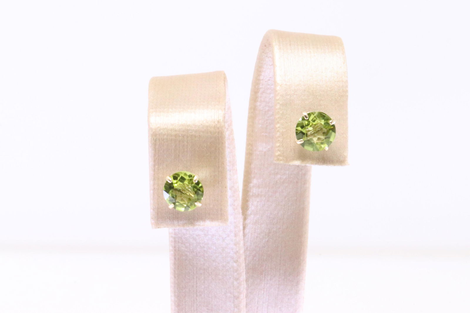 Peridot Stud Earring 14Kt. (1 of 4)