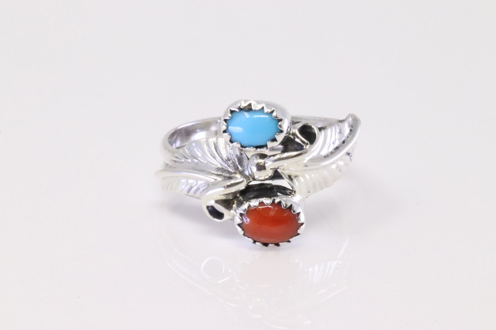 Native America Navajo Sterling Silver Coral & Turquoise Ring By Harry B.Yazzie.: This is a Native America Navajo Sterling Silver Coral & Turquoise Ring By Harry B.Yazzie. Ring size: 6.00.