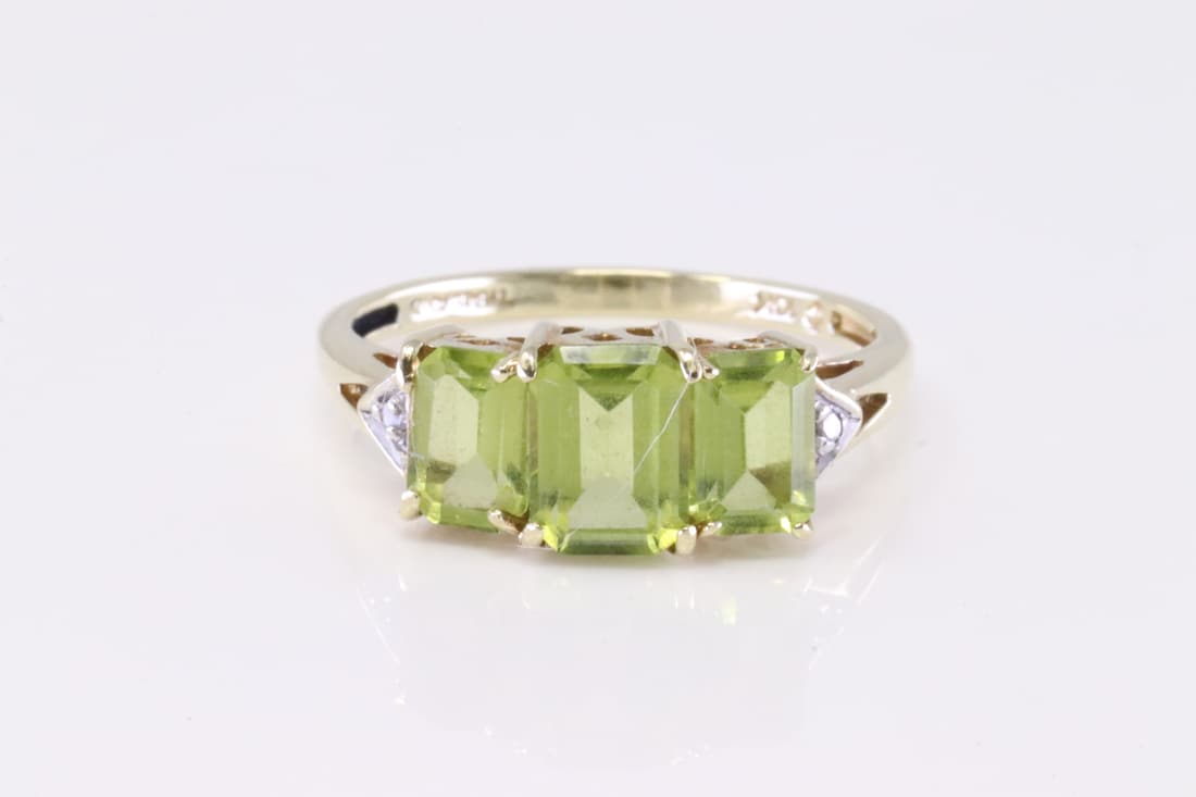 Peridot & Diamond Ring 10Kt. (1 of 4)