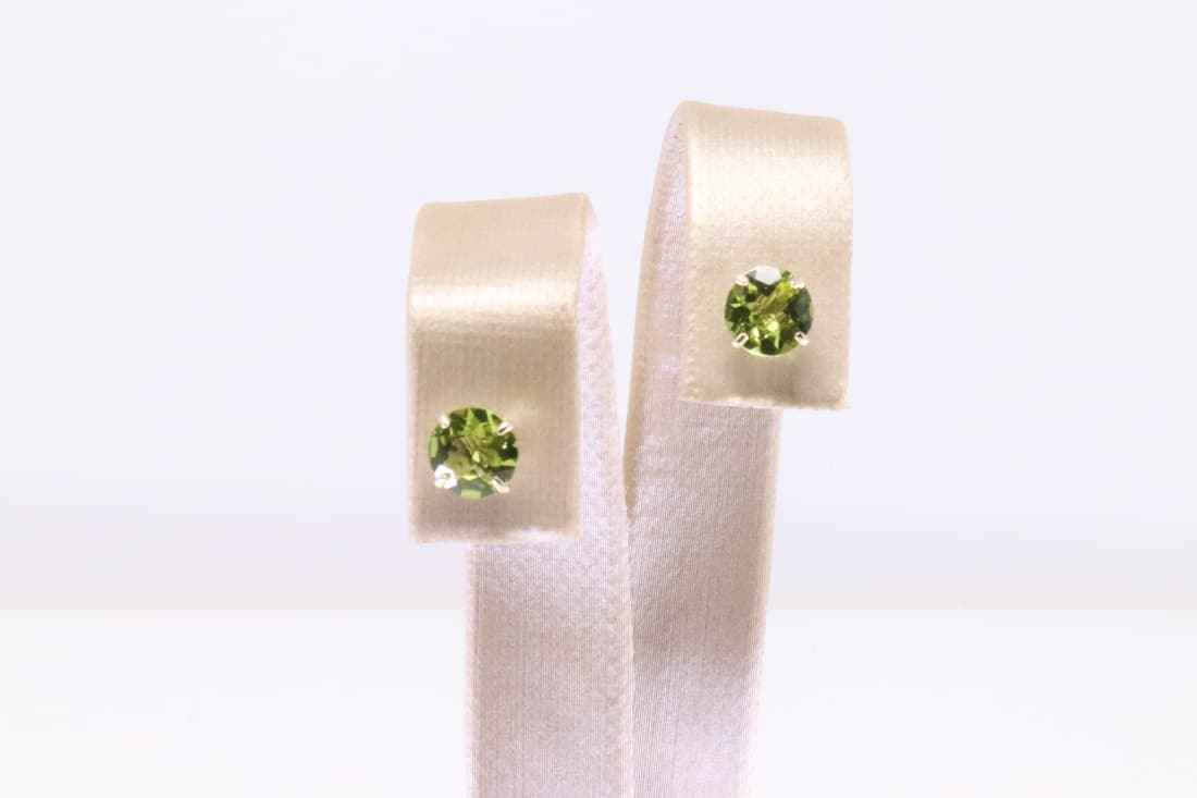 Peridot Stud Earring 14Kt. (1 of 5)